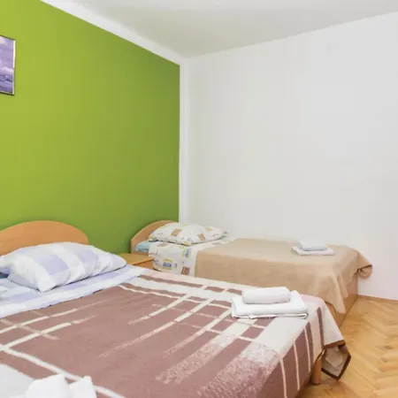 1 Bedroom Cozy In